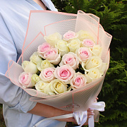 Нежный микс из 23 роз 60 см