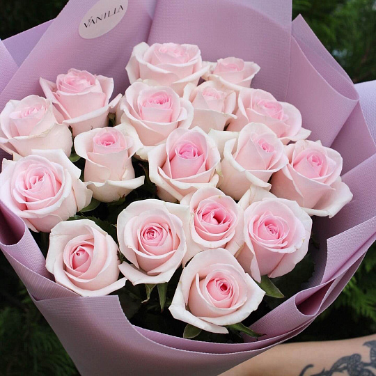 Букет из роз 60 см: Букет из 17 роз Свит Ревиваль 60 см