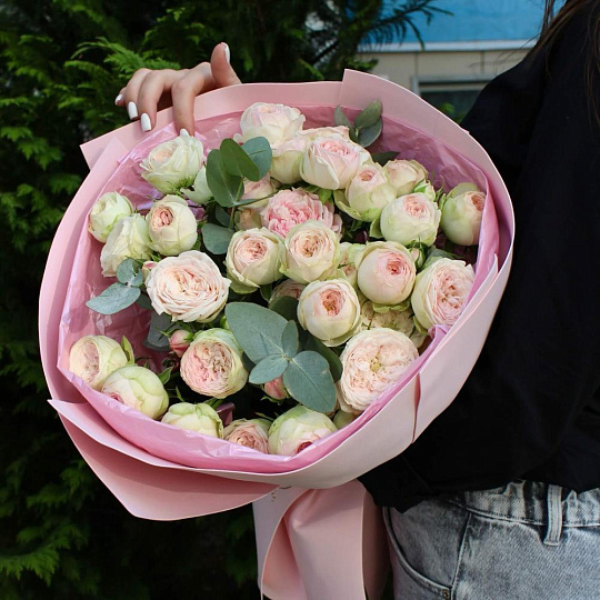 Пионовидные розы Менсфилд Парк в оформлении  - изображение 2