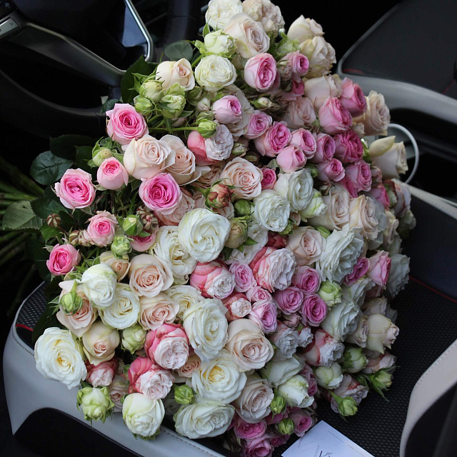 Пионовидные розы: Букет микс пионовидных роз "Кейтлин"