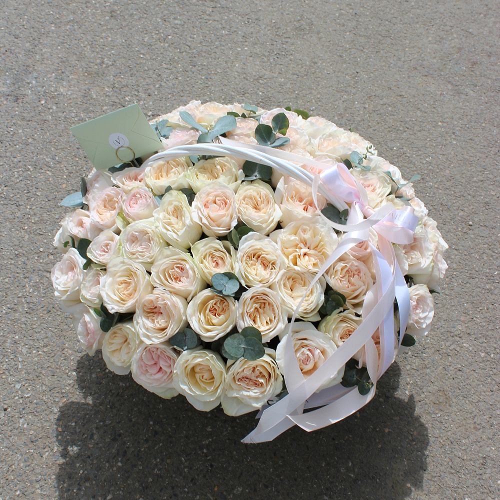 Корзина из пионовидных роз Охара