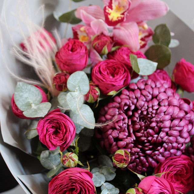 Букеты из хризантем: Стильный микс с хризантемой 