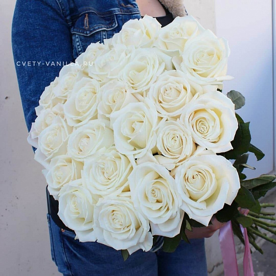 Цветы на 14 февраля: Букет из 23 белых роз Playa Blanca