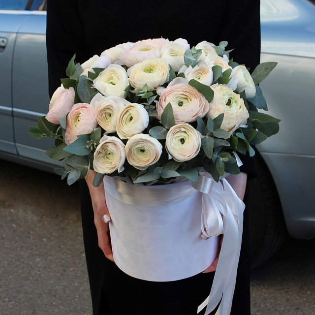 Бархатный бокс с ранункулюсами - изображение 2