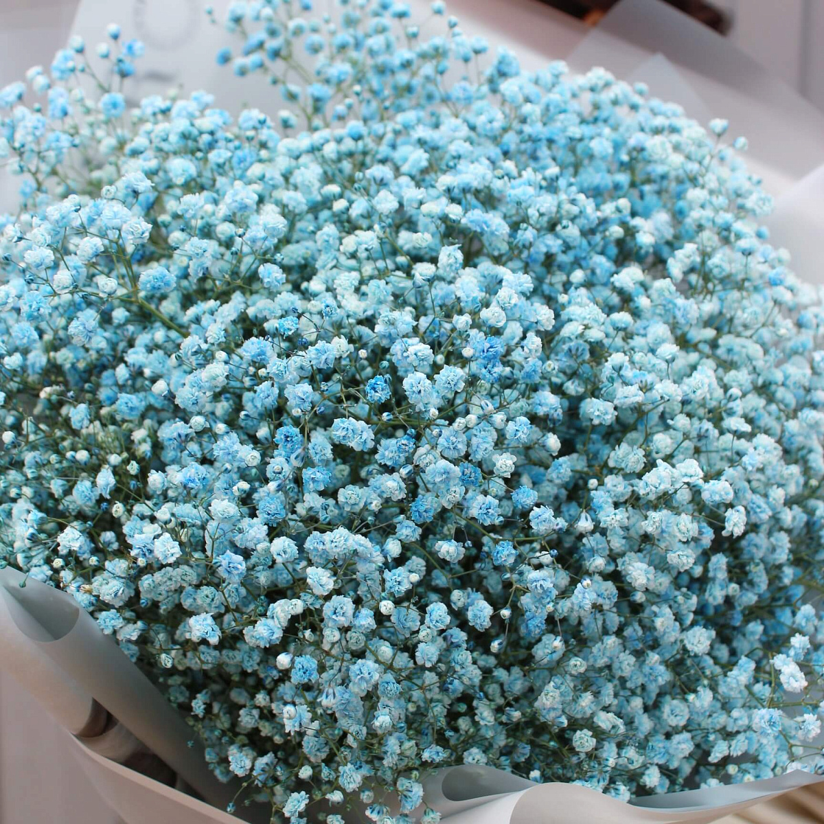 Голубая гипсофила в букете
