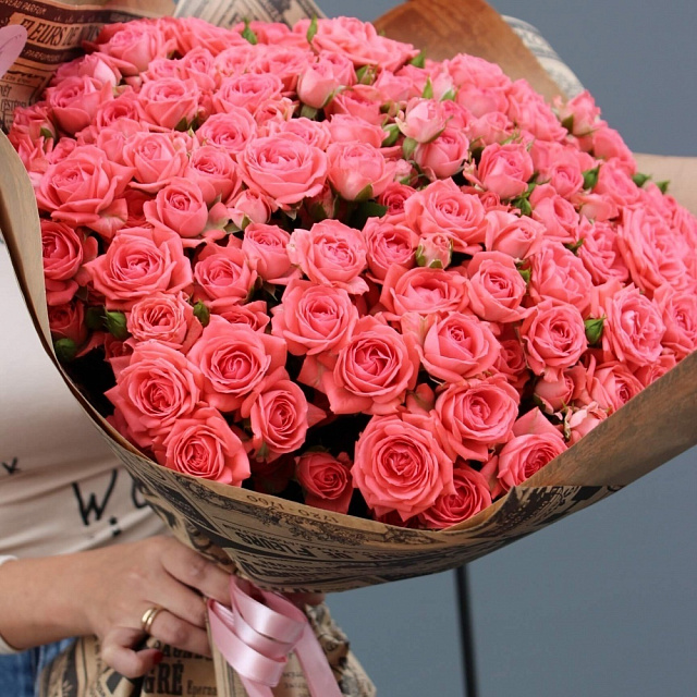 Букеты из оранжевых роз: Букет из 39 веток кустовой розы