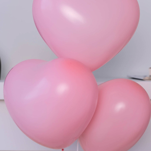 Воздушные шары на день рождения: Связка из 3х шаров сердец "Пинк"