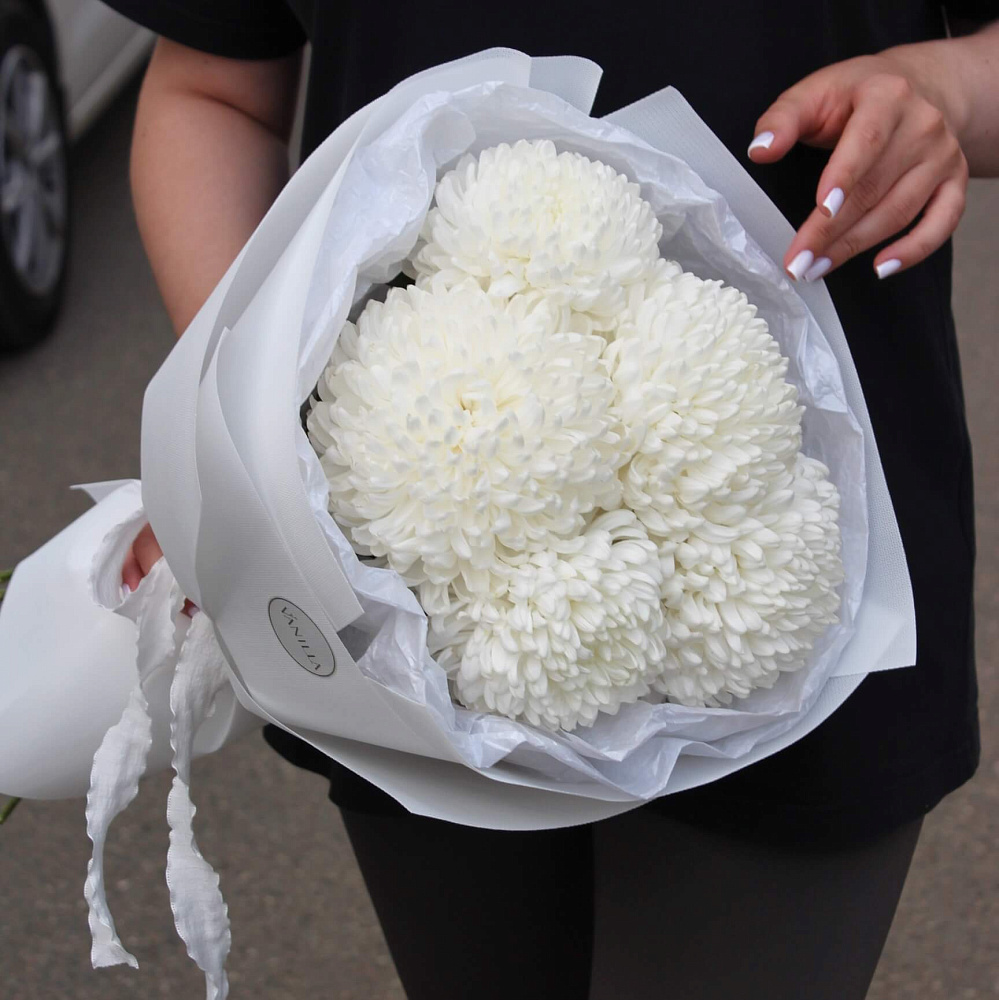Букет из белой хризантемы Бигуди