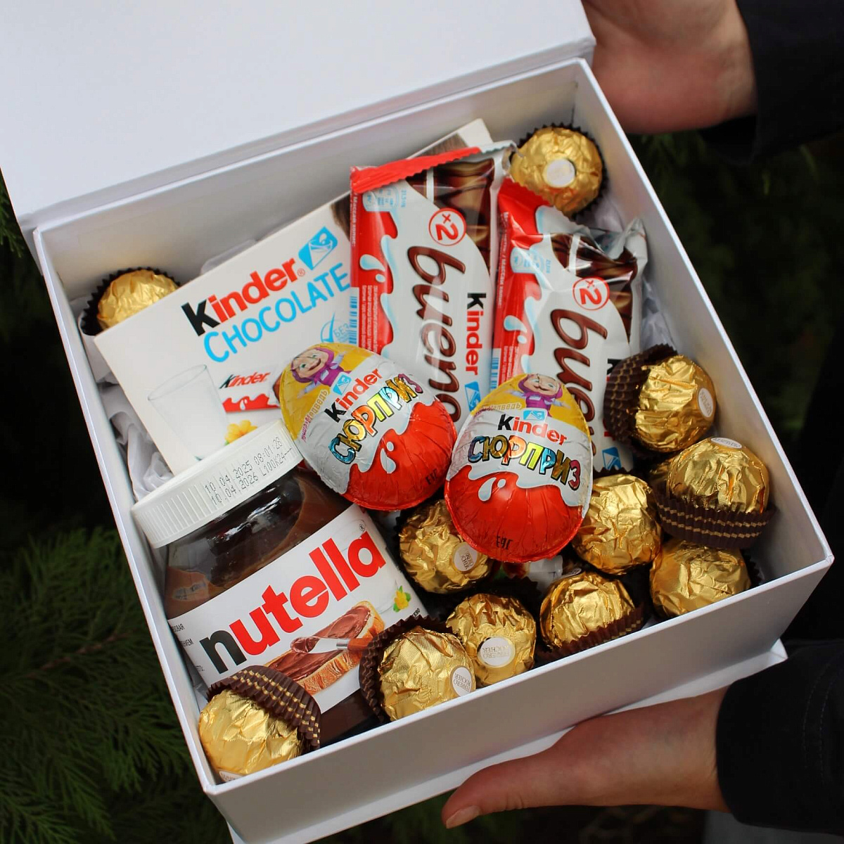 Подарочная корзинка с Киндерами