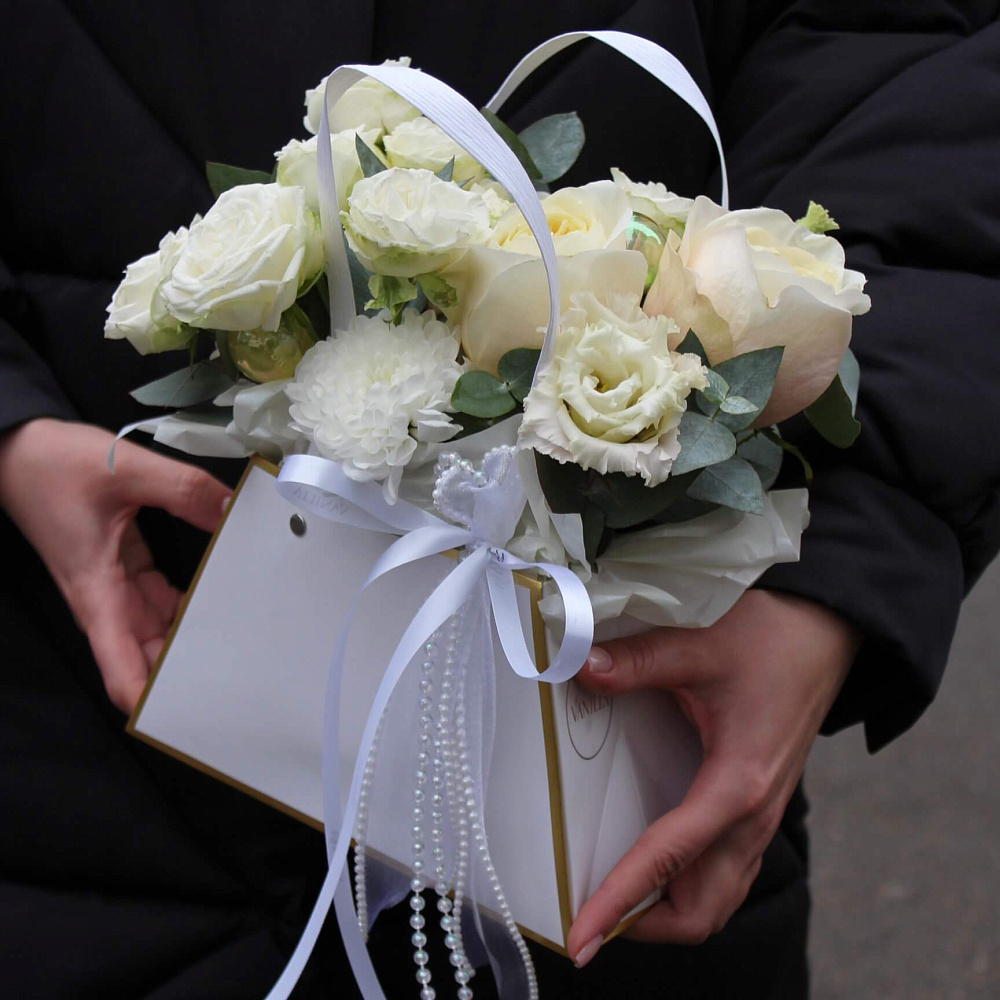 Сумочка с сезонными цветами