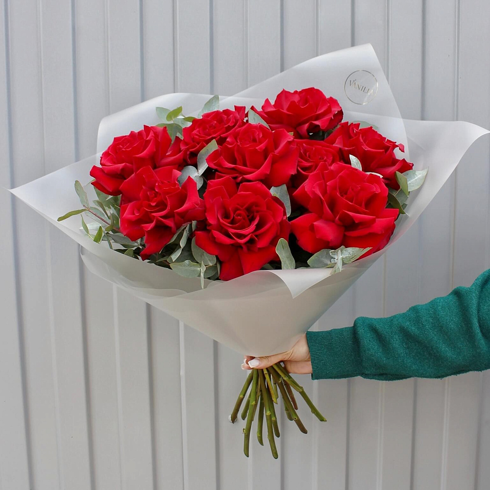 Букет 9 голландских роз с эвкалиптом
