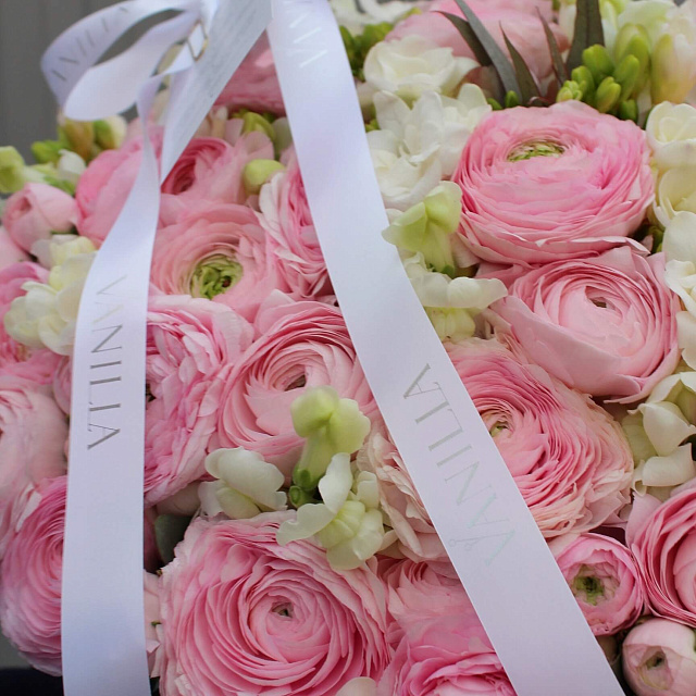 Цветы: «Корзина с ранункулюсами»