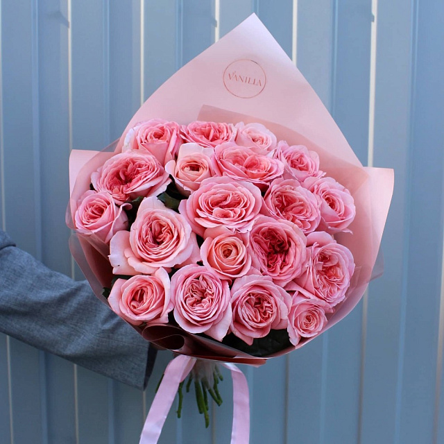 Букет из 19 пионовидных роз Лондон Ай 50 см - изображение 2