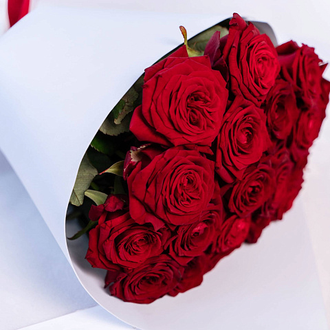 Новинки букетов 2026: Букет из 19 ароматных красных роз 50 см