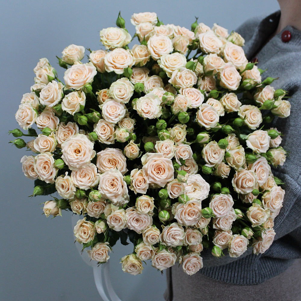Букет из 25 нежных кустовых роз