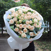Букет из 19 кустовых роз Софи