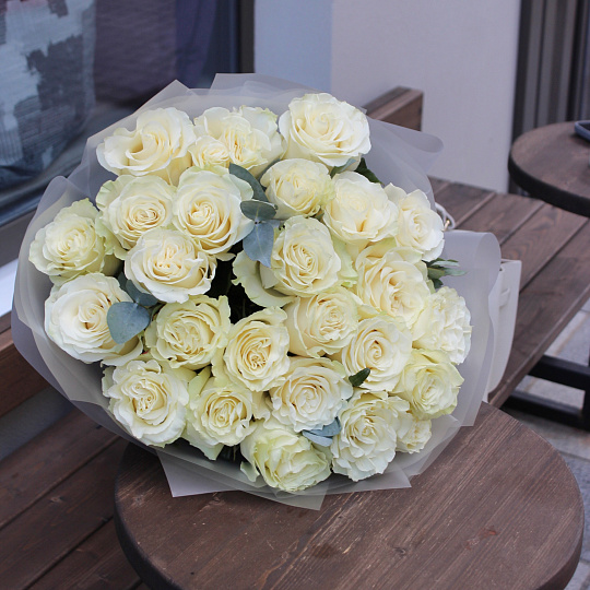 Цветы на 14 февраля: 25 импортных белых роз