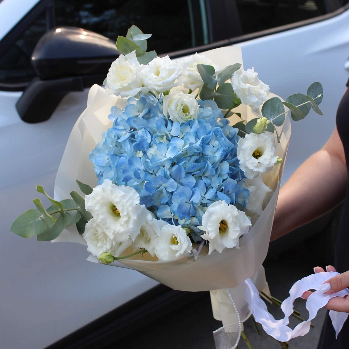 Букет микс из гортензии и эустомы