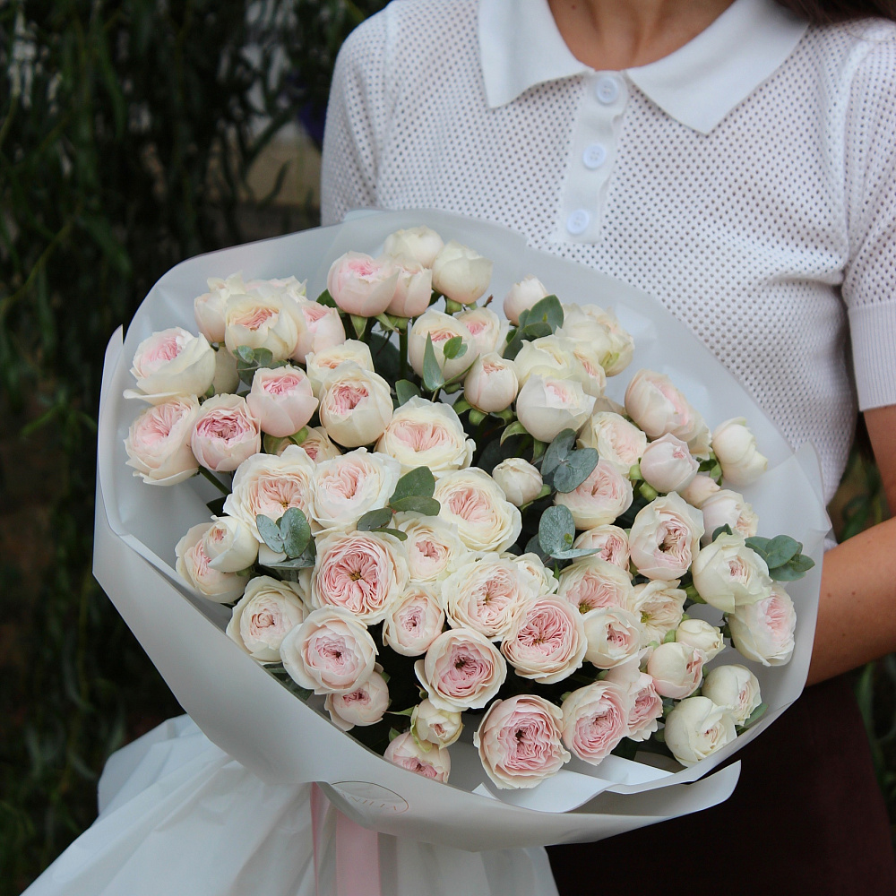 Букет с кустовыми розами