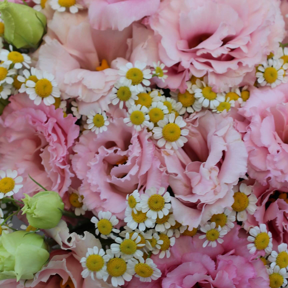 Букет микс из эустомы и ромашек
