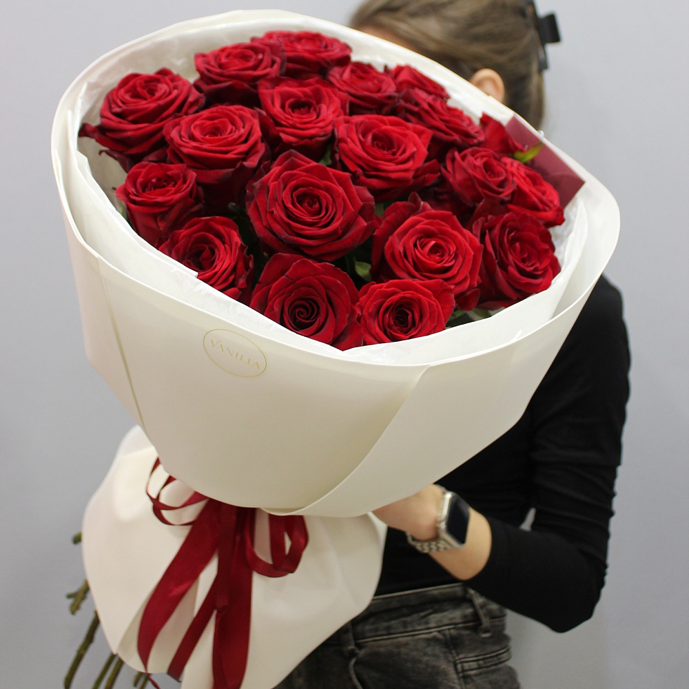 Букет из 19 красных роз