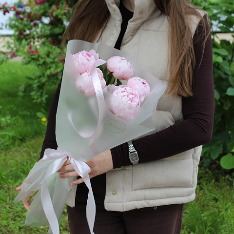 Букет из 5 розовых пионов - изображение 2