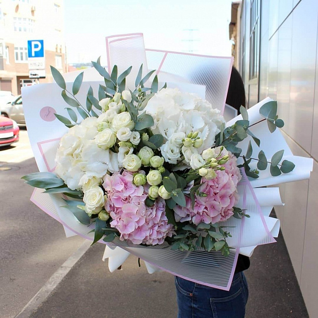 Сборные букеты  : Нежный букет Моника