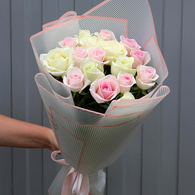 Букет из 17 нежных роз микс - изображение 2