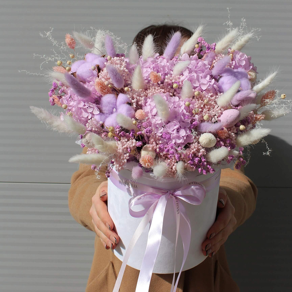 Бархатный цилиндр с сухоцветами Candy