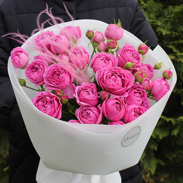 Пионовидные розы: Яркие кустовые розы