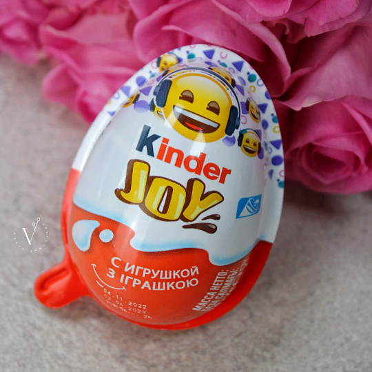 Подарки на 14 февраля: Шоколадное яйцо Kinder JOY