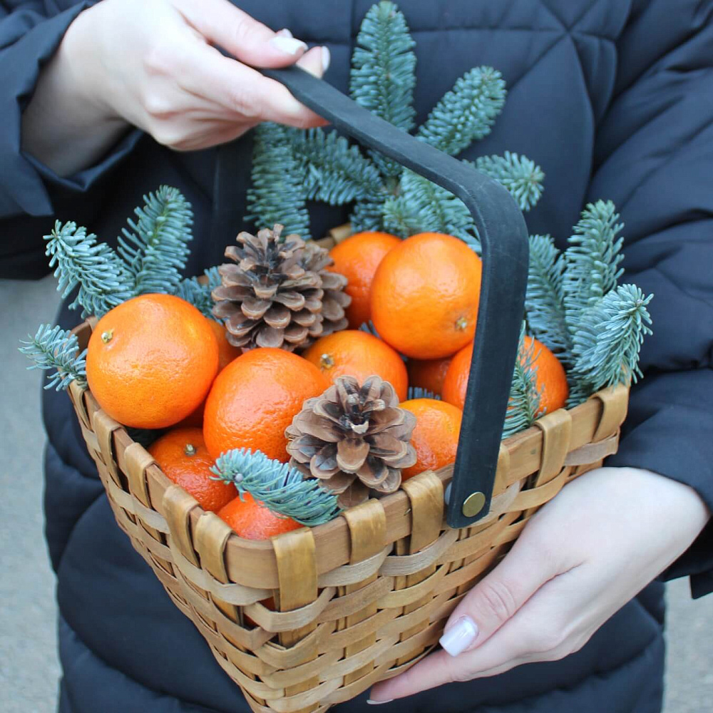 Корзина с мандаринами