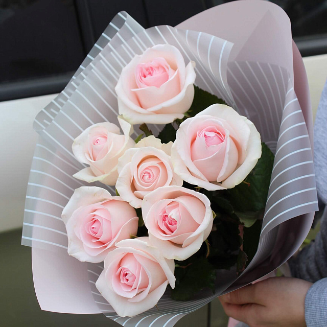 Букет из 7 розовых роз 60 см