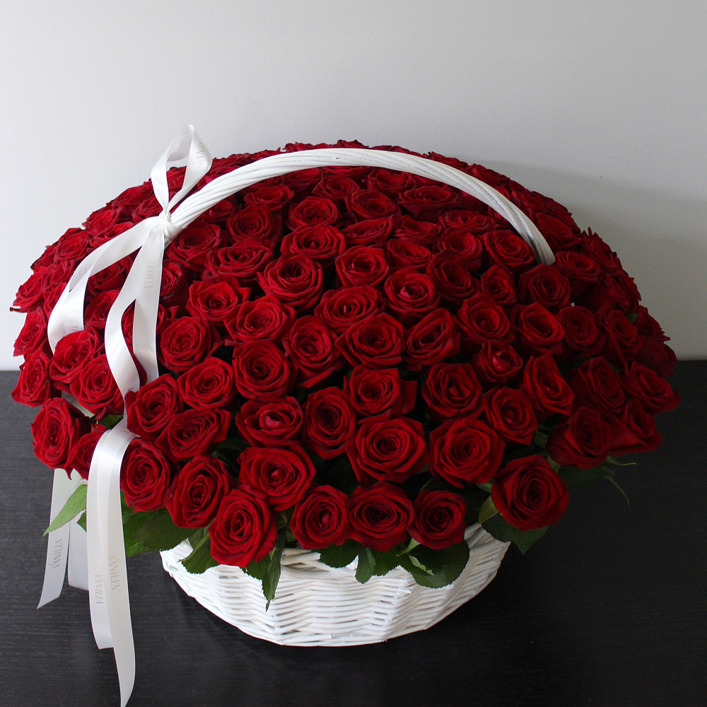 Корзина из 151 красной розы