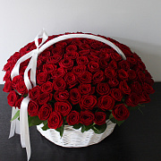 Корзина из 151 красной розы