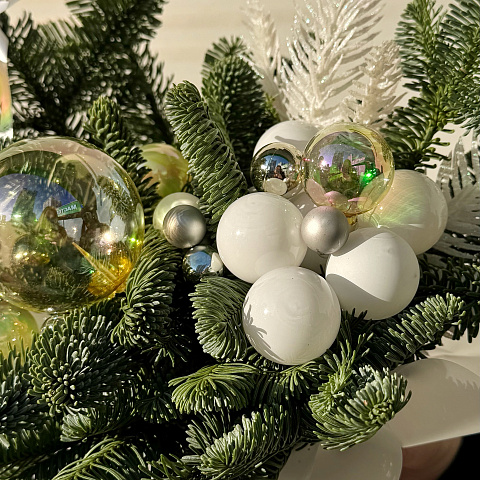 Новогодние композиции с цветами: Композиция новогодняя "Holidays"