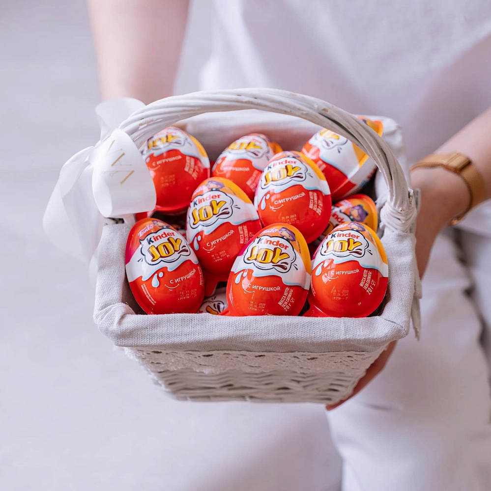 Корзинка с Киндерами Джой 15 шт