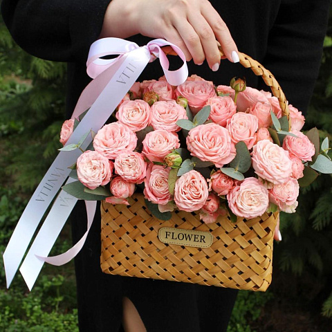 Корзинка с пионовидной розой Бомбастик - изображение 2
