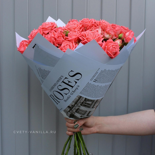 Цветы на праздник: Букет из кустовой розы Барбадос 50 см