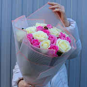 Букет из 19 микс роз Love