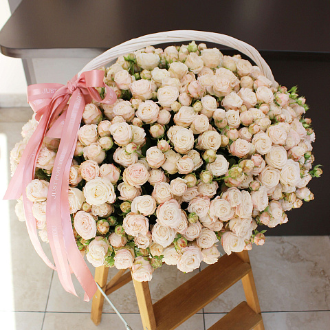 Цветы премиум-класса: Корзина с пионовидной розой Бомбастик