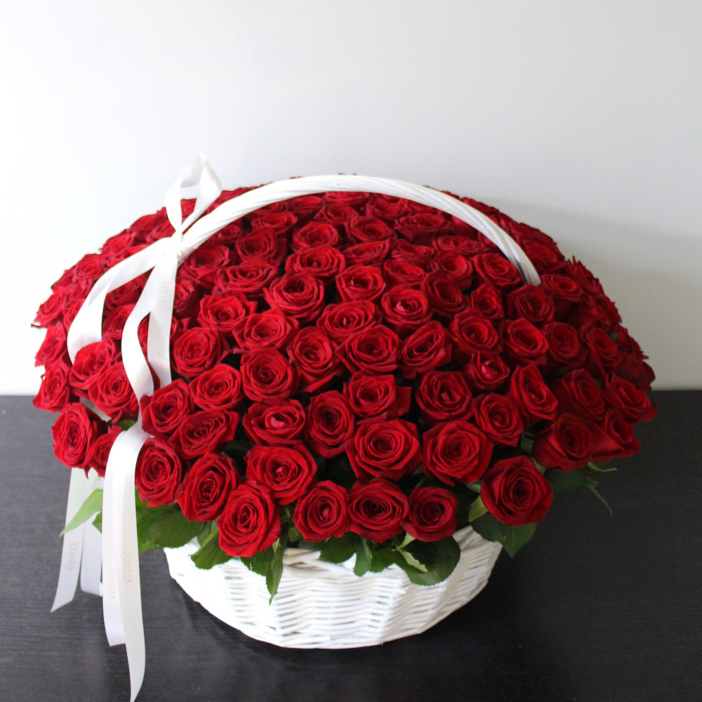 Корзина из 151 красной розы