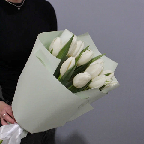 Тюльпаны на 8 марта: 15 тюльпанов в стильном оформлении