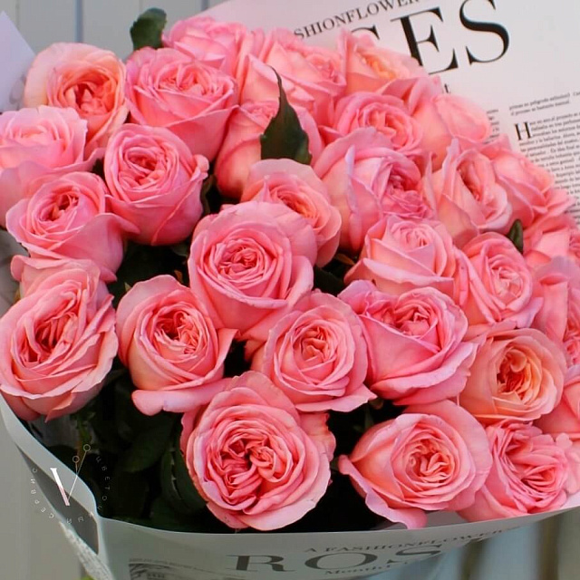 Пионовидные розы: Букет из розы Лондон Ай 29 штук