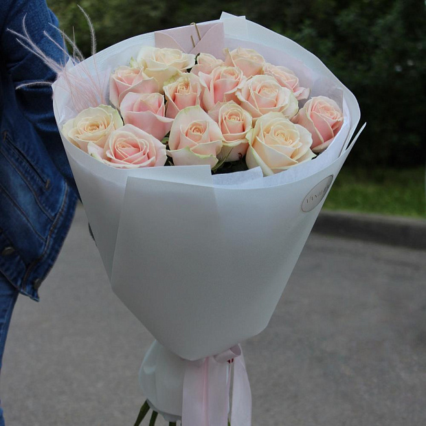 Букет из 15 нежных роз 50 см