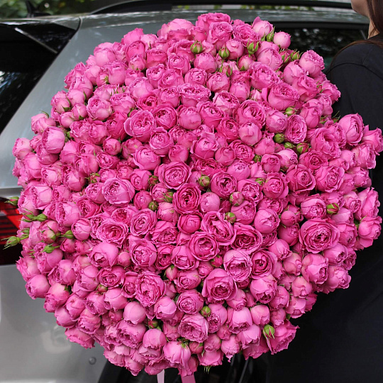 Букет из 101 пионовидной кустовой розы