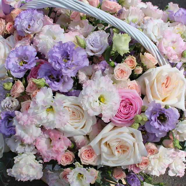 Букеты для жены: Корзина с цветами "Ее желание"