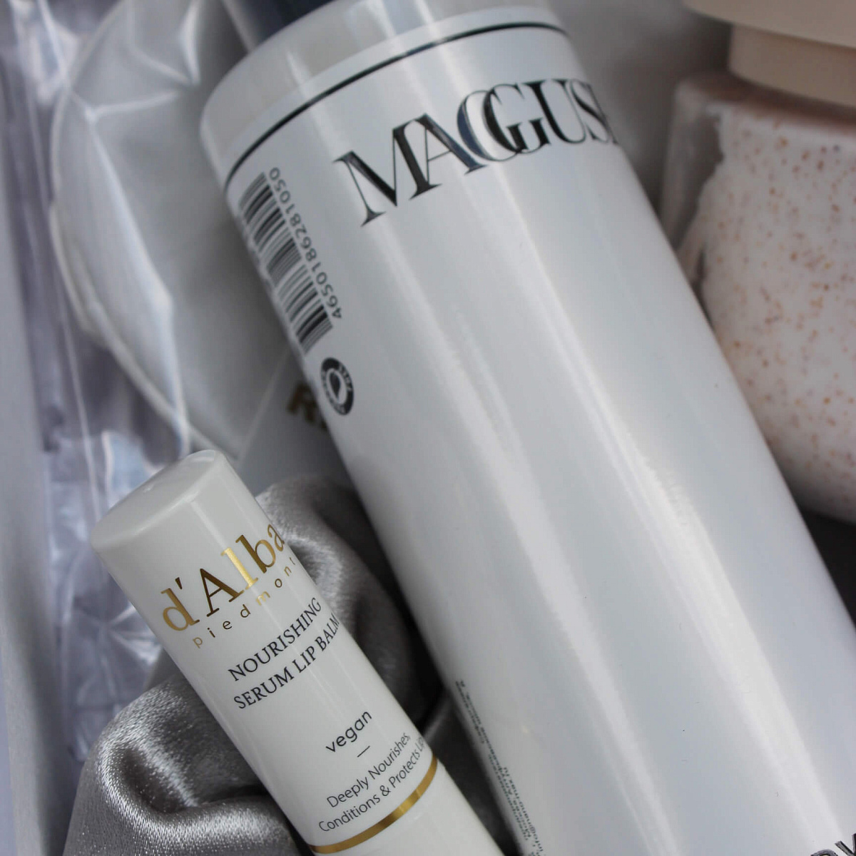 Подарочный набор косметики для девушки