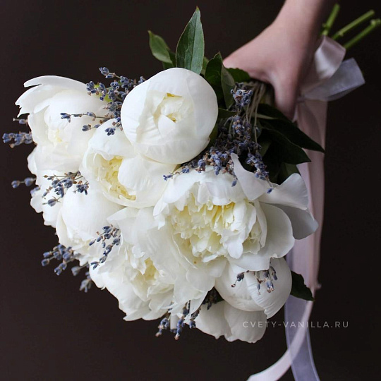 Букет из 11 белых пионов и лаванды - изображение 2