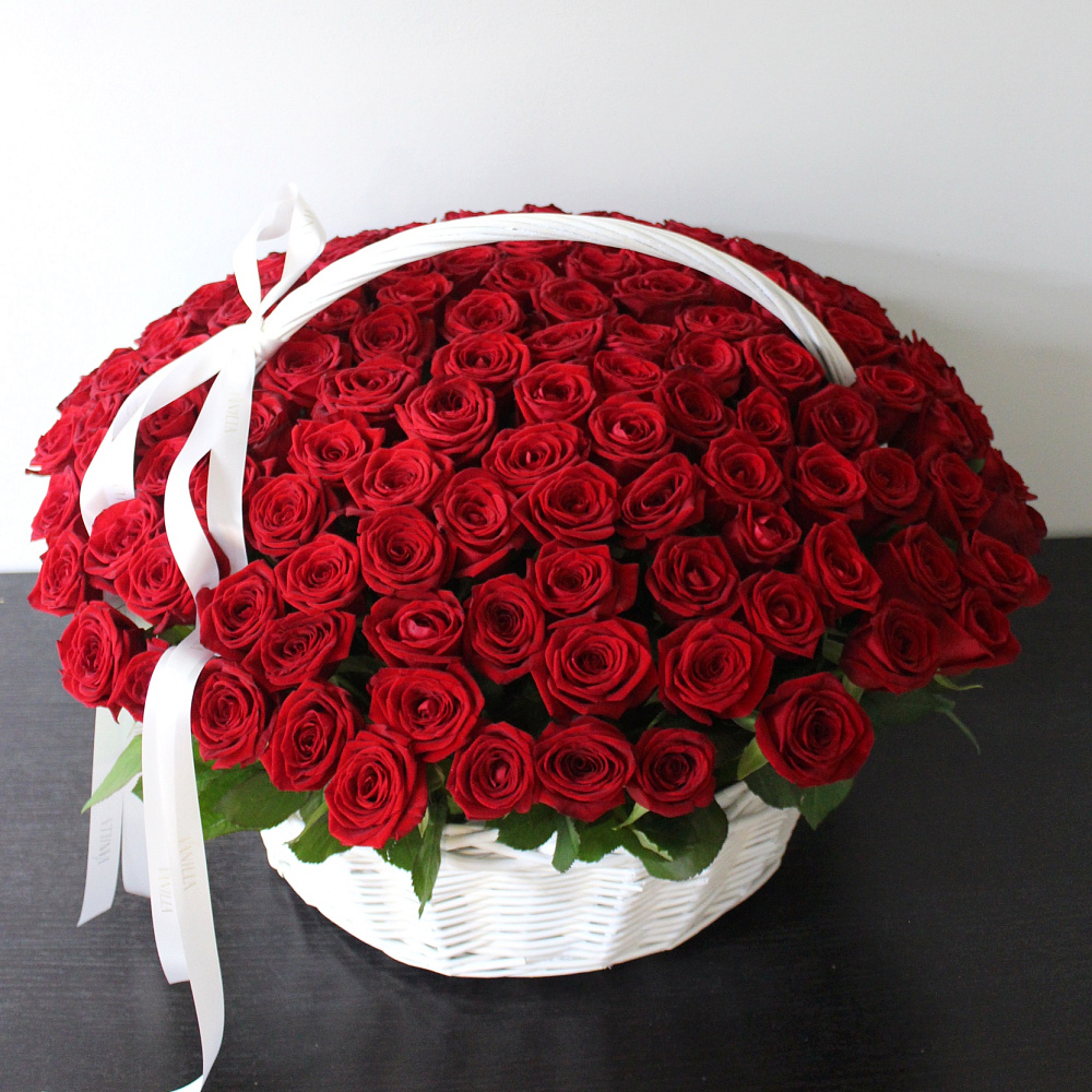 Корзина из 151 красной розы